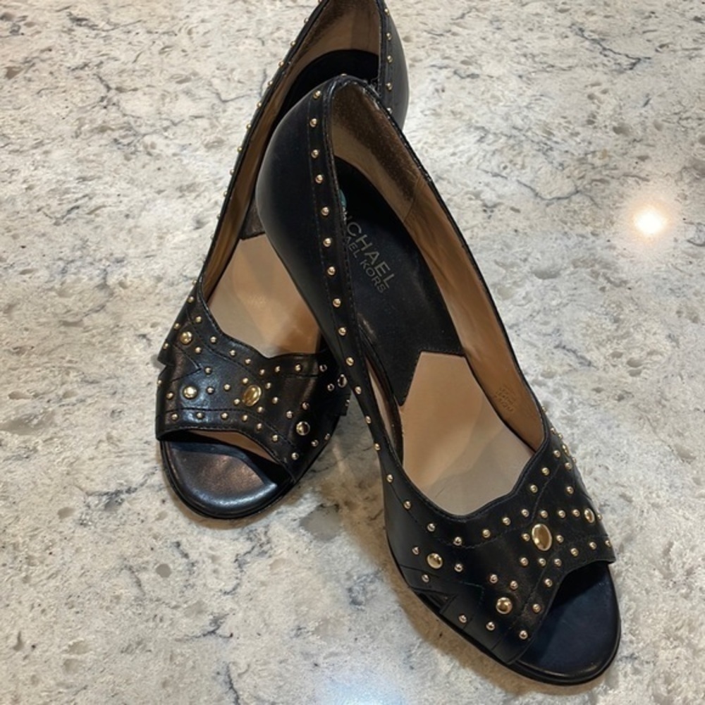 Michael Kors shoes size 7 1/2 black very soft leather with gold studs he… - Picture 3 of 9
